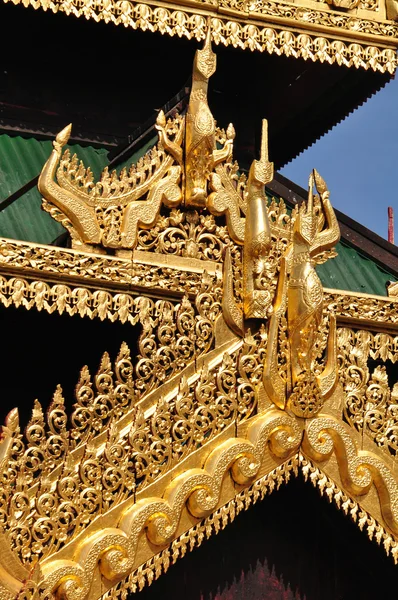 Красивая деталь Kyaik Hwaw Wun Pagoda, Thanlyin, Мьянма . — стоковое фото