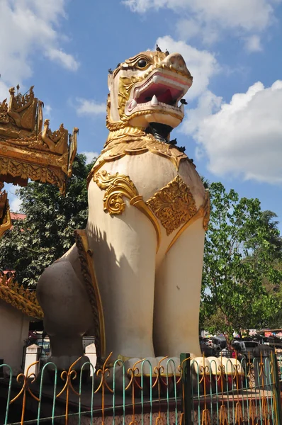 Hermoso detalle de Shwethalyaung Buda Reclinado en Myanmar — Foto de Stock
