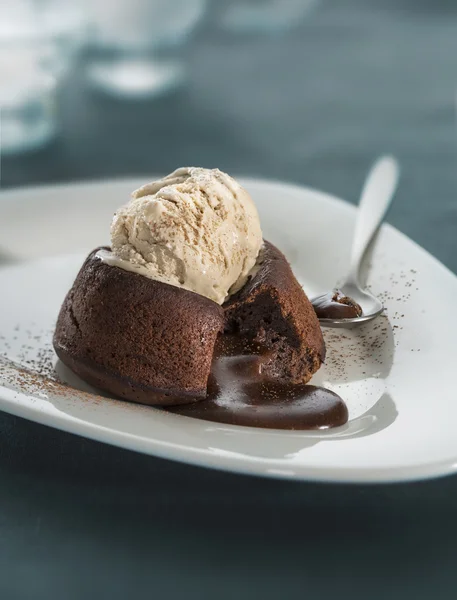 Chocolade fondant lava taart — Stockfoto