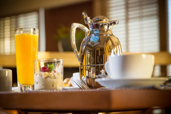 Hotelfrühstück am Morgen — Stockfoto