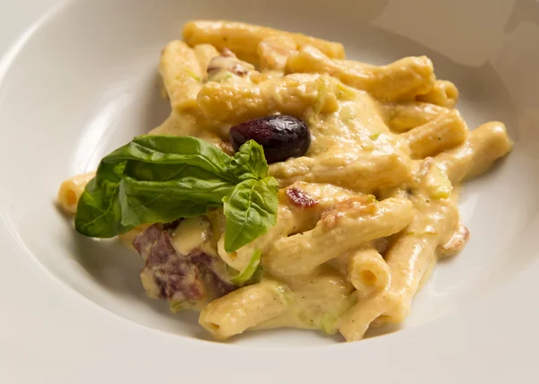 Penne Carbonara lizenzfreie Stockbilder