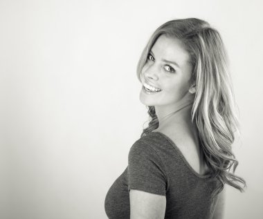 etrafında dönen kadın