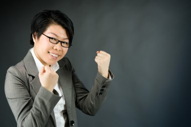 Kadın kadar yumruk ile başarı kutluyor