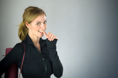 Sinir kadın parmak tırnak ısırma