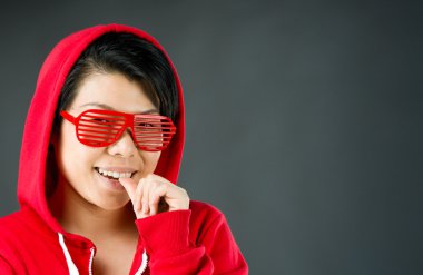 Sinir kadın parmak tırnak ısırma