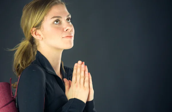 Mujer rezando y deseando — Foto de Stock