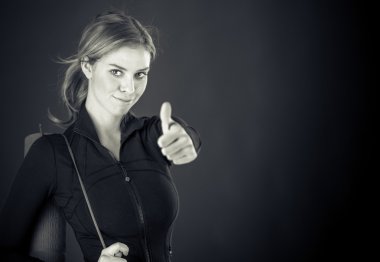 kadın el başparmak yukarı işareti