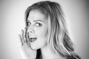 Kadın arıyorum ve bağırarak