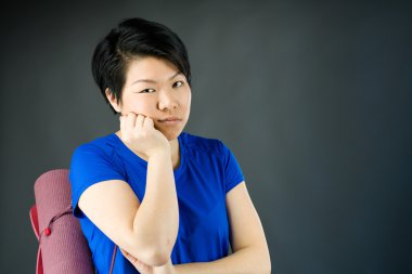 Sıkılmış ve üzgün bir kadın