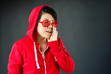 Kadın arıyorum ve bağırarak