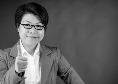 kadın el başparmak yukarı işareti