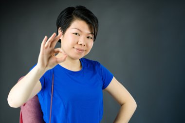 kadın el ok işareti