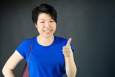 kadın el başparmak yukarı işareti