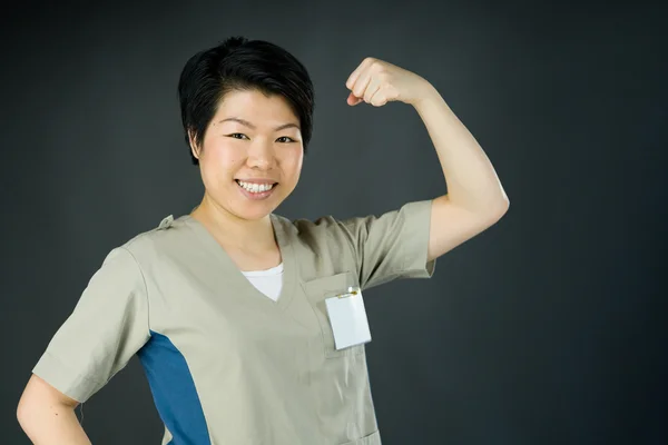 Frau mit Armkräuseln — Stockfoto