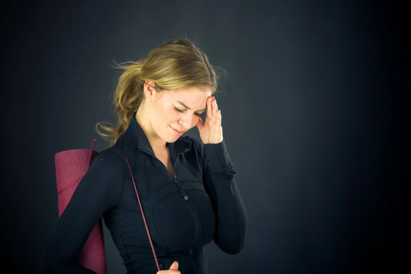 Woman suffering from confused headache — Stock Photo, Image