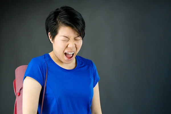 Γυναίκα εξαγριωμένη ουρλιάζοντας — Φωτογραφία Αρχείου