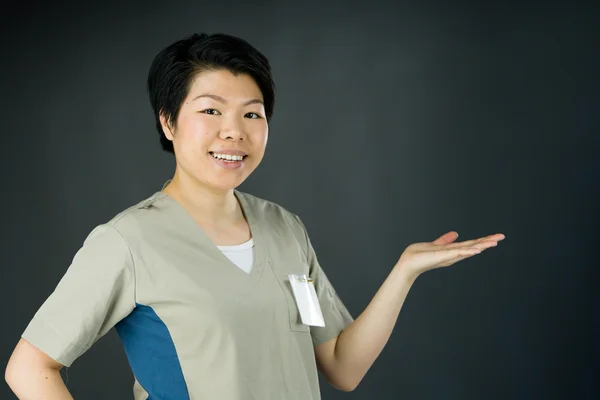 Woman presenting copy space with hand — Stock Photo, Image