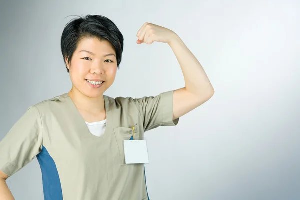 Kobieta z Biceps – dwugłowe ramienia — Zdjęcie stockowe