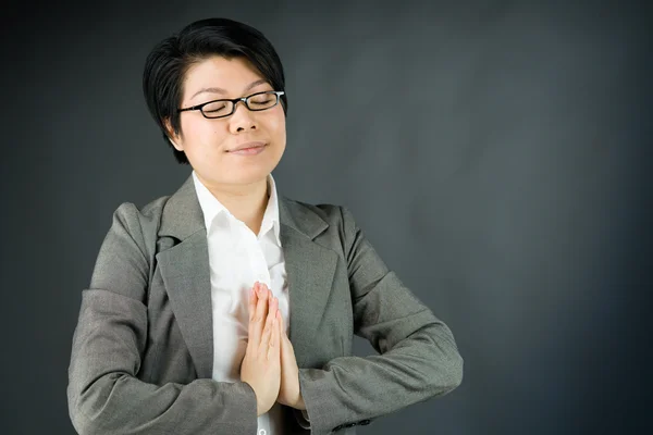 Vrouw bidden en wensen — Stockfoto