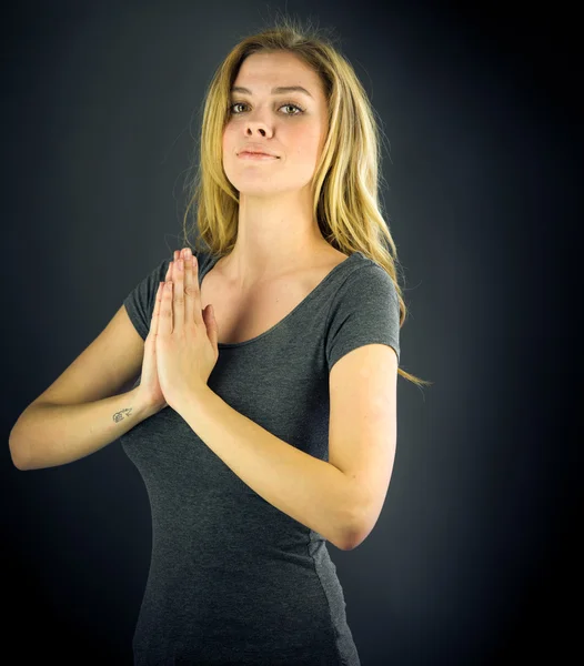 Vrouw bidden en wensen — Stockfoto