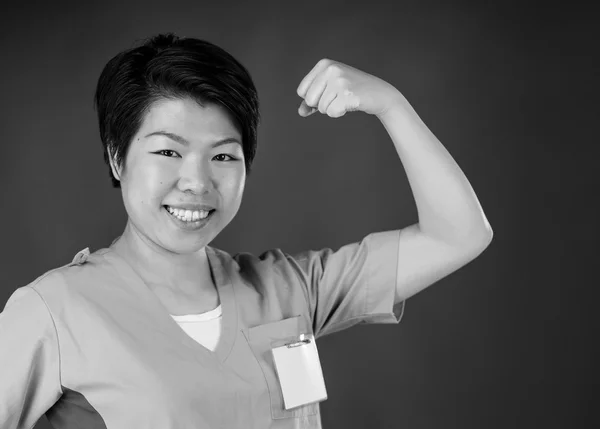 Kobieta z Biceps – dwugłowe ramienia — Zdjęcie stockowe