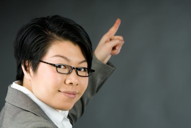 kadın parmakları ile işaret