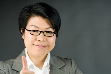 kadın el başparmak yukarı işareti