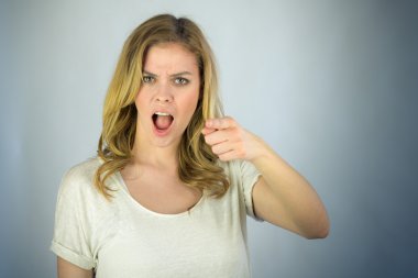 Parmak ile azar kadın