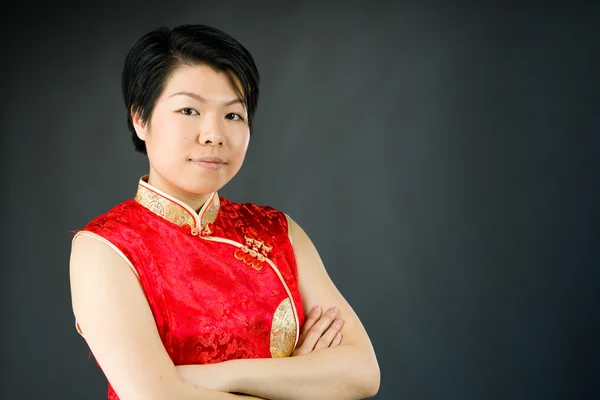 Confident woman looking at camera — Stock Photo, Image