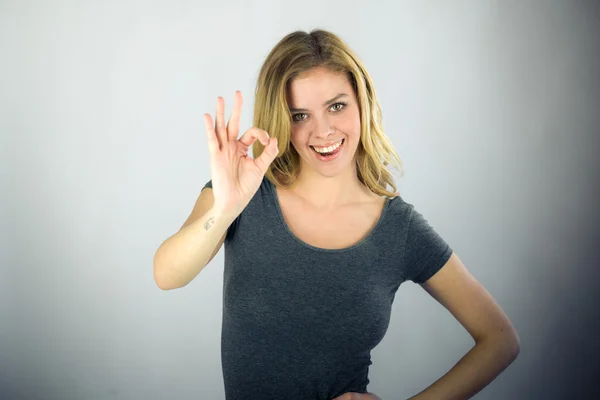 Woman gesturing ok sign — Stock Photo, Image