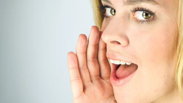 Vrouw roepen en schreeuwen — Stockfoto