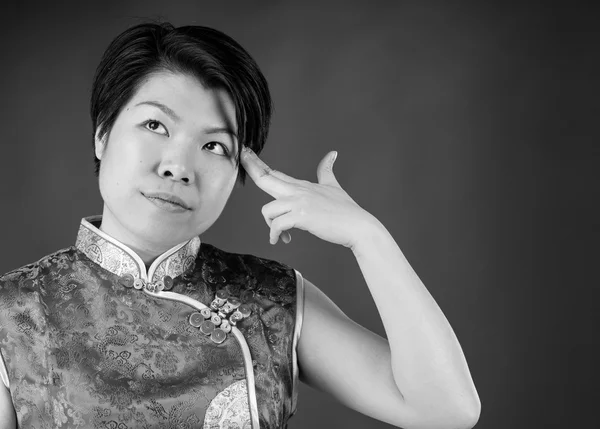 Woman in despair with hand gun — Stock Photo, Image