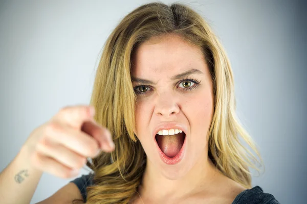 Vrouw scolding met vinger — Stockfoto