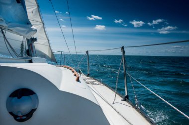 Gökyüzü, Toronto, Kanada 'ya karşı deniz manzarası ve tekne güvertesi