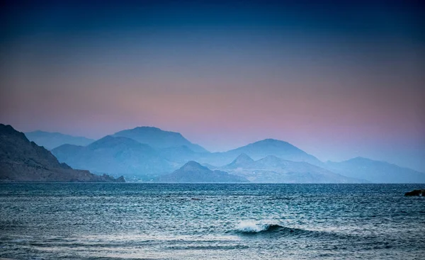 Vista Sul Mare Con Montagne Tramonto — Foto Stock