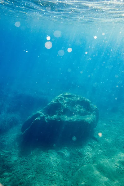 Blick Auf Unterwasserstein Mit Sonnenstrahl — Stockfoto