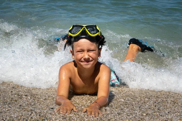 Portret Chłopca Masce Nurka Plaży — Zdjęcie stockowe