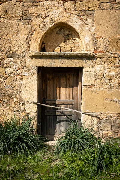 Widok Starych Drewnianych Zamkniętych Drzwi — Zdjęcie stockowe