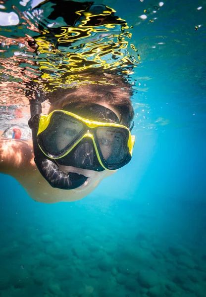 Porträtt Pojke Bär Dykmask Vattnet — Stockfoto