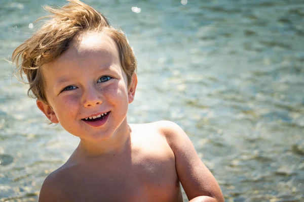 Retrato Del Niño Sonriendo — Foto de Stock