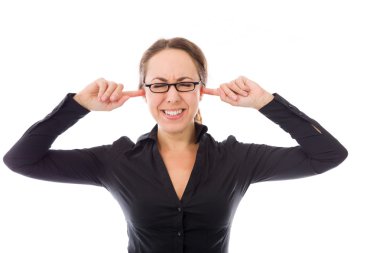 Parmak ile kulakları tıkalı işkadını