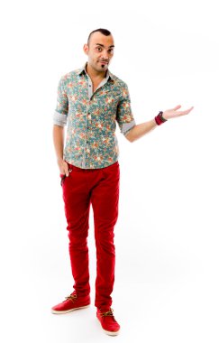 El ile vitrine sunulması modeli