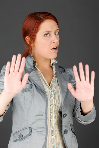 Modello gesturing stop sign con le mani — Foto Stock