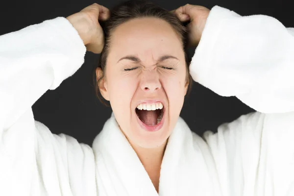 Modello stressato e tirando i capelli — Foto Stock