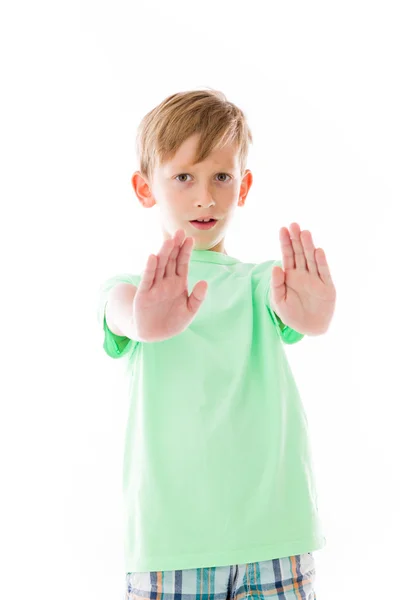 Jongen gebaren stopbord — Stockfoto