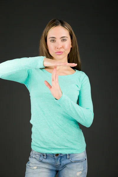 Modell gestikuliert Pausenschild — Stockfoto