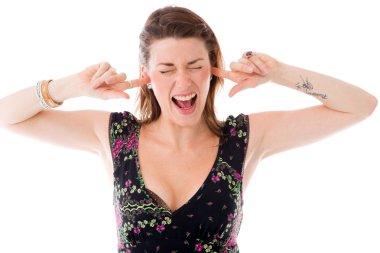 parmak ile kulakları tıkalı modeli