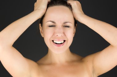 Model çekerek ve stresli saçlar