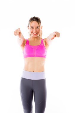 Fotoğraf makinesi parmakları ile işaret eden modeli