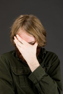 Utanç gizleme yüz el model